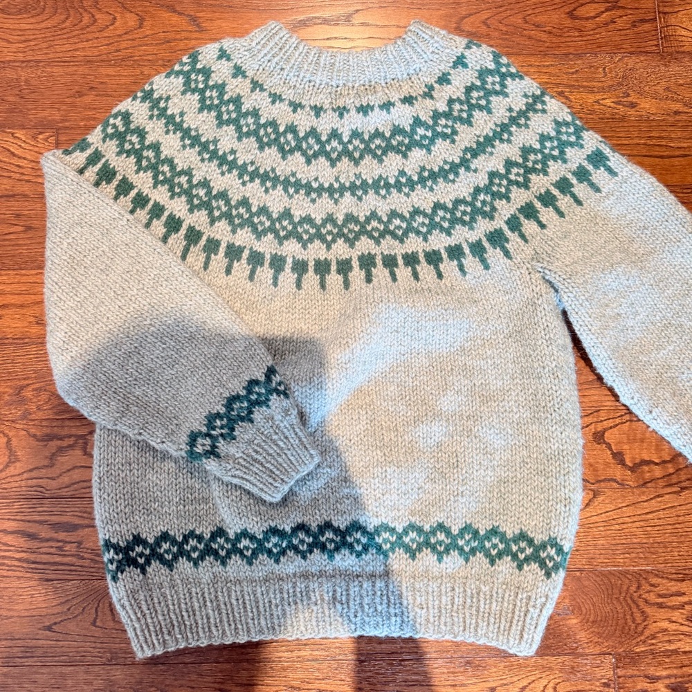 🧶 Hand-Knit Wool Sweater Forest Green (Unisex S–M)